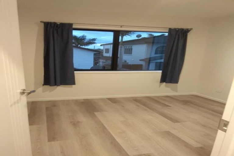 Photo of property in 90 Whangaparaoa Road, Red Beach, 0932