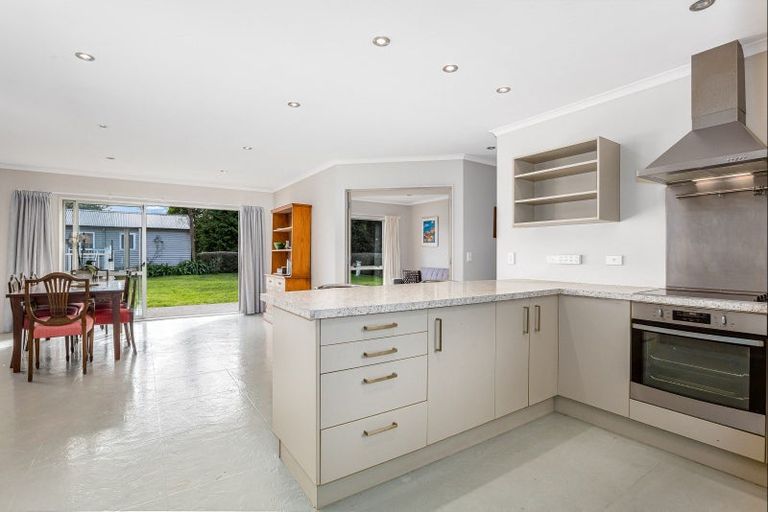 Photo of property in 41-43 Greenaway Road, Waikanae, 5036
