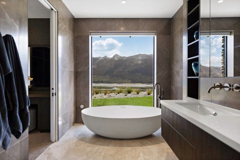 Photo of property in 136 Rosie Way, Glenorchy, 9372