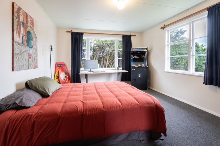 Photo of property in 1 Rimu Street, Tawa, Wellington, 5028