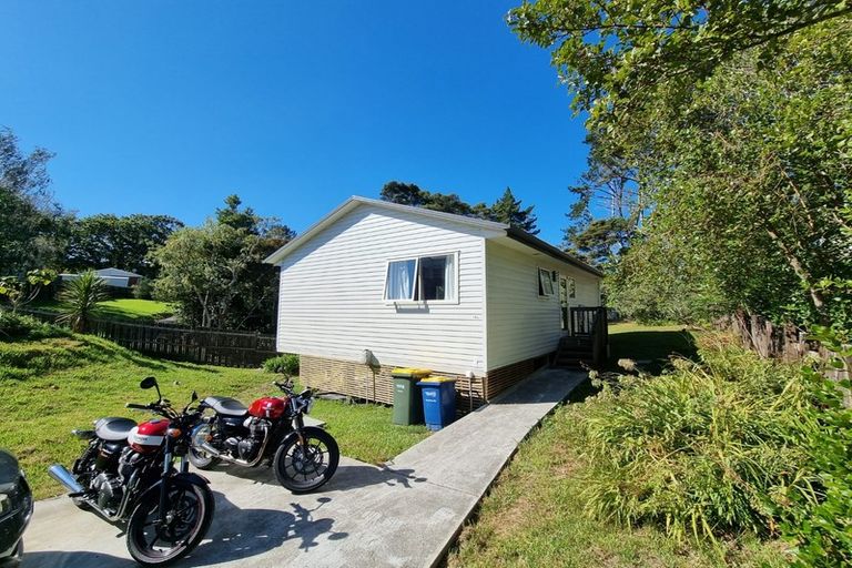 Photo of property in 14 Packham Place, Beach Haven, Auckland, 0626