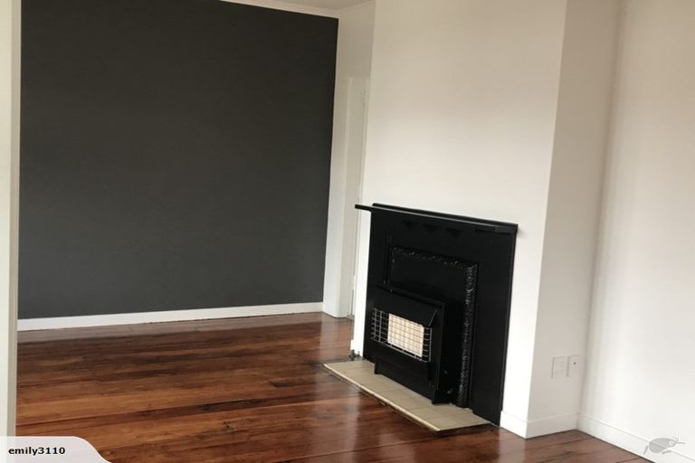 Photo of property in 178 Onepu Road, Lyall Bay, Wellington, 6022