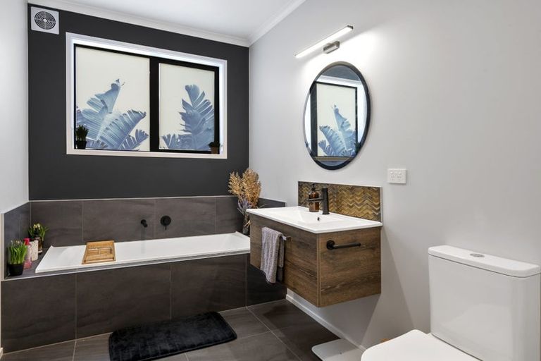 Photo of property in 18 Topsail Way, Whitby, Porirua, 5024