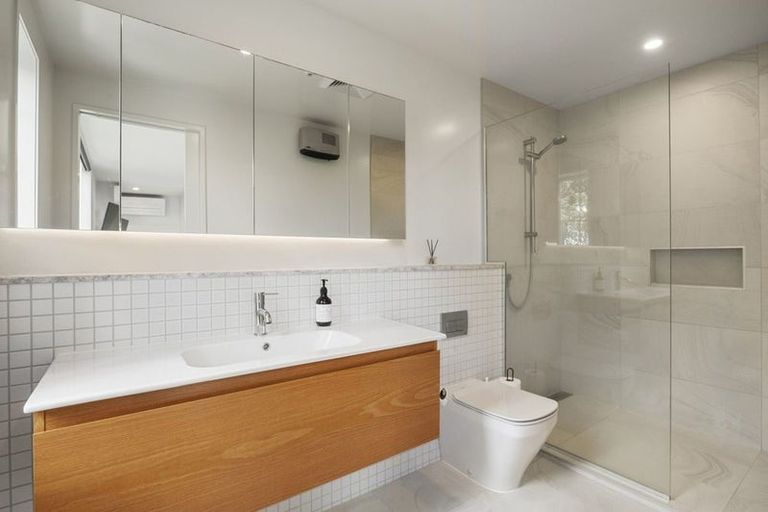 Photo of property in 92c Hinemoa Street, Birkenhead, Auckland, 0626