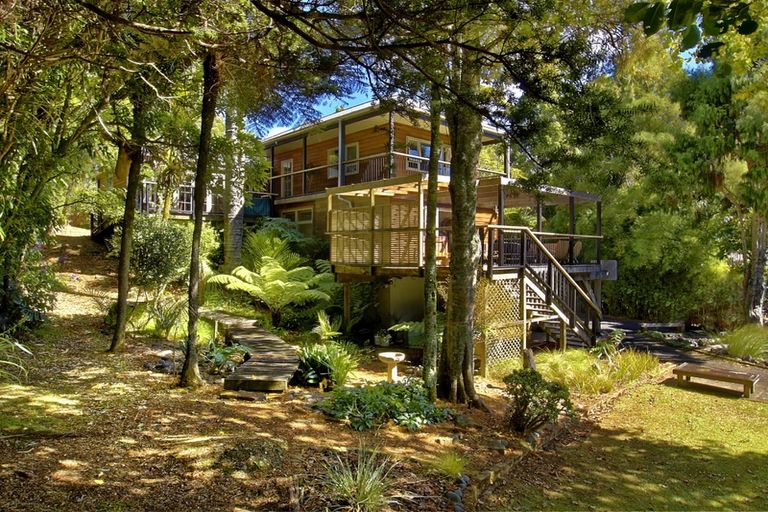 Photo of property in 199 Scenic Drive, Titirangi, Auckland, 0604