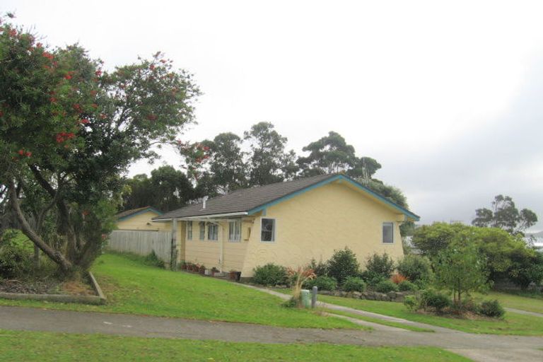 Photo of property in 223 Staithes Drive South, Whitby, Porirua, 5024