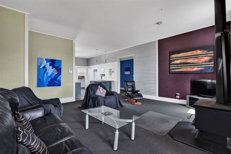 Photo of property in 211 South Road, Hawera, 4610