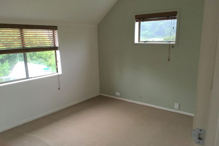Photo of property in 2/22 Tree View Avenue, Glenfield, Auckland, 0629