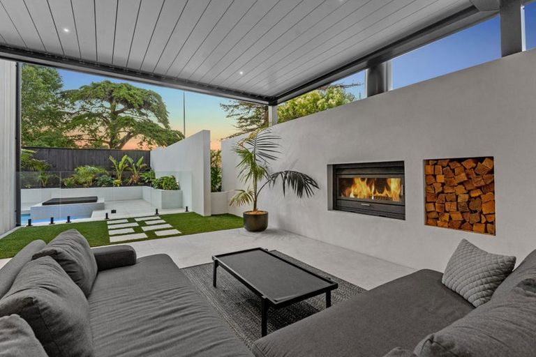 Photo of property in 17a Roland Road, Greenhithe, Auckland, 0632