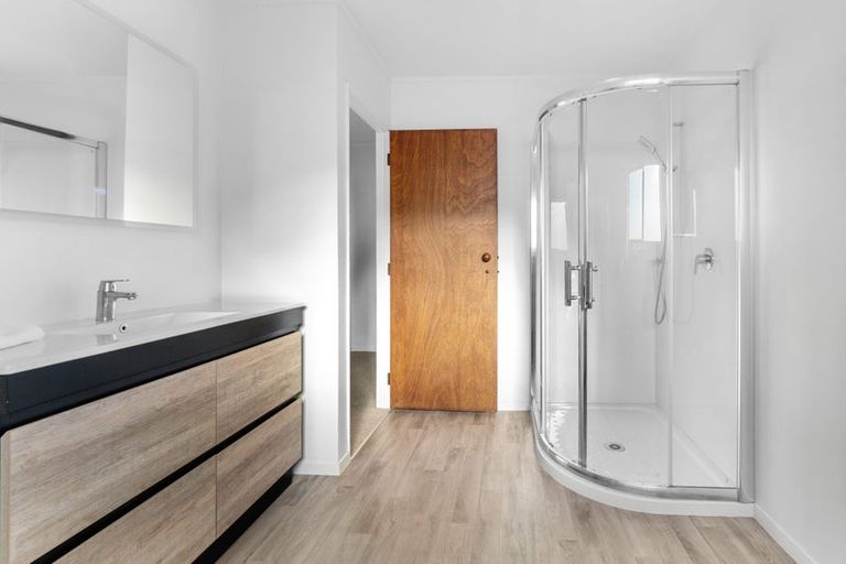 Photo of property in 1/965 Beach Road, Torbay, Auckland, 0630