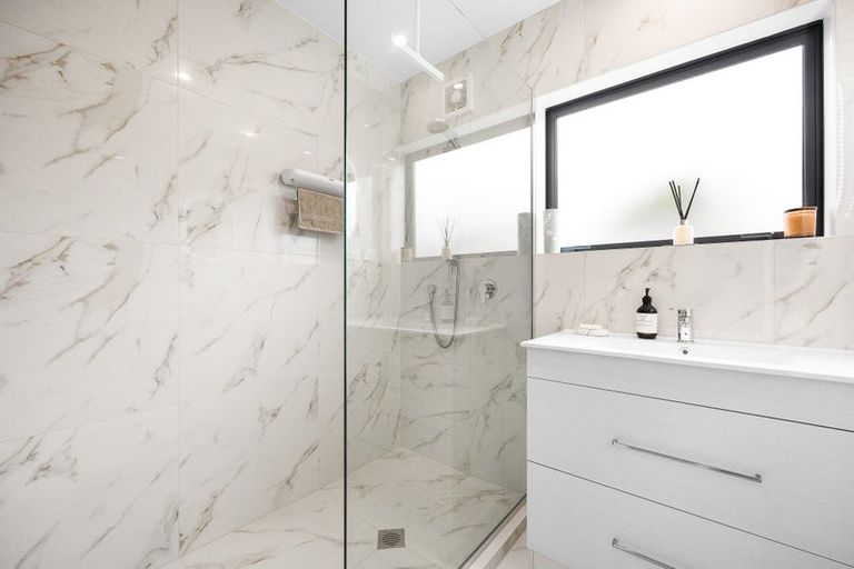 Photo of property in 2/58 Hillcrest Avenue, Hillcrest, Auckland, 0627