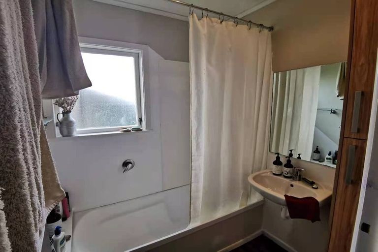 Photo of property in 18 Ranui Avenue, Ranui, Auckland, 0612