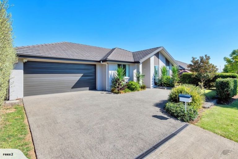 Photo of property in 220 Harbourside Drive, Karaka, Papakura, 2113