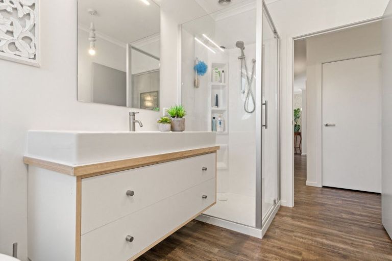 Photo of property in 5 Massey Street, Greytown, 5712