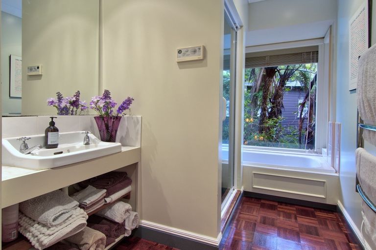 Photo of property in 199 Scenic Drive, Titirangi, Auckland, 0604