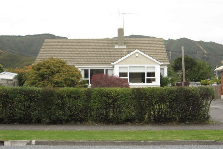 Photo of property in 30 Hewer Crescent, Naenae, Lower Hutt, 5011