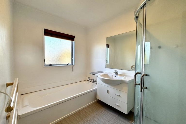 Photo of property in 2/144 Bradbury Road, Botany Downs, Auckland, 2010