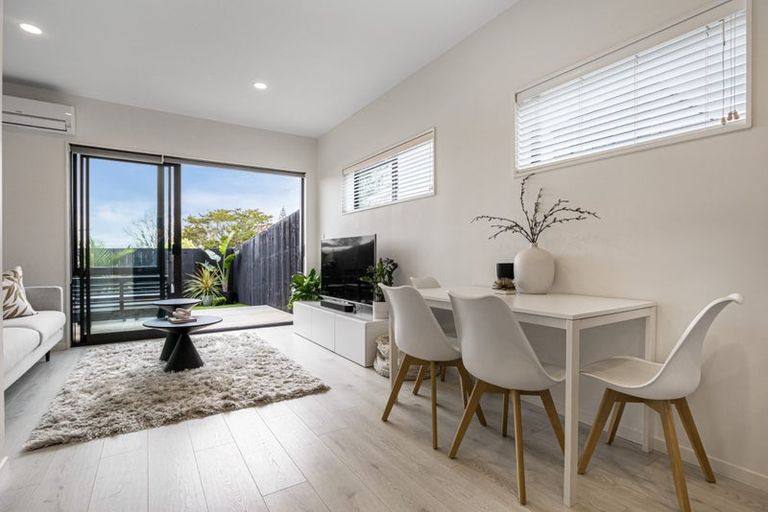 Photo of property in 4 Mana Place, Te Atatu Peninsula, Auckland, 0610