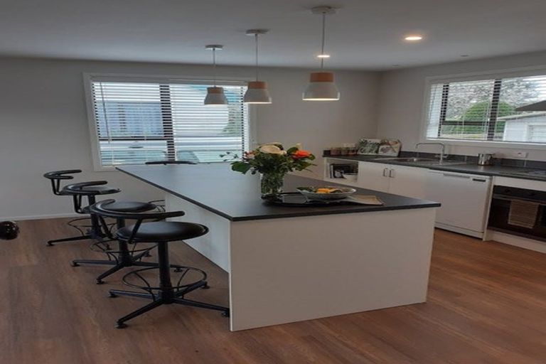 Photo of property in 19 Avro Crescent, Hornby, Christchurch, 8042