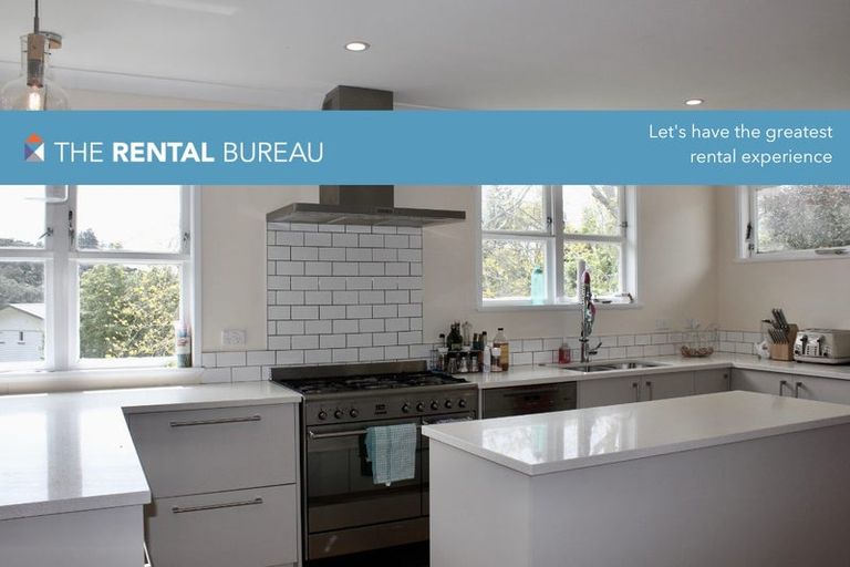 Photo of property in 56 Taipari Road, Te Atatu Peninsula, Auckland, 0610