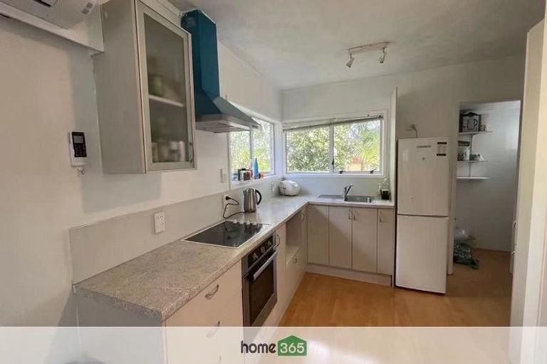 Photo of property in 1/37 Eversleigh Road, Belmont, Auckland, 0622