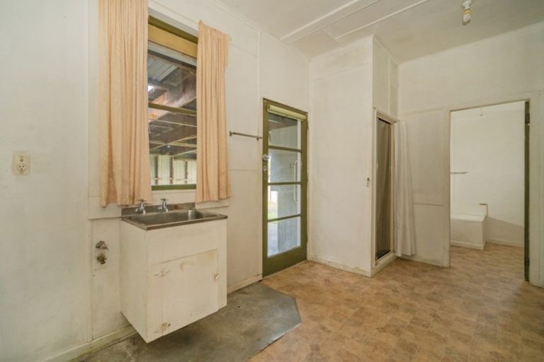 Photo of property in 1 Isabella Street, Whitianga, 3510