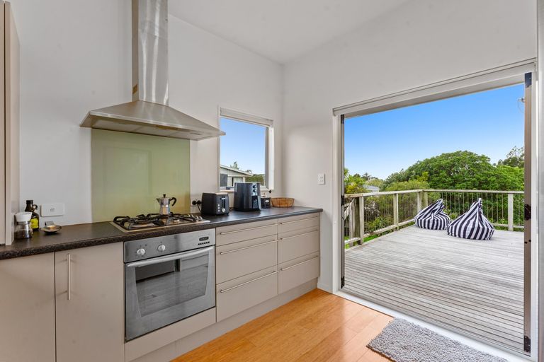 Photo of property in 43 Cumberland Street, Leigh, 0985
