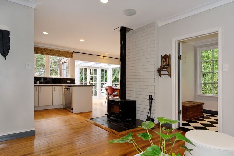 Photo of property in 199 Scenic Drive, Titirangi, Auckland, 0604