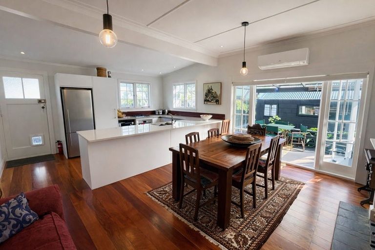 Photo of property in 2/21 Cowper Street, Devonport, Auckland, 0624