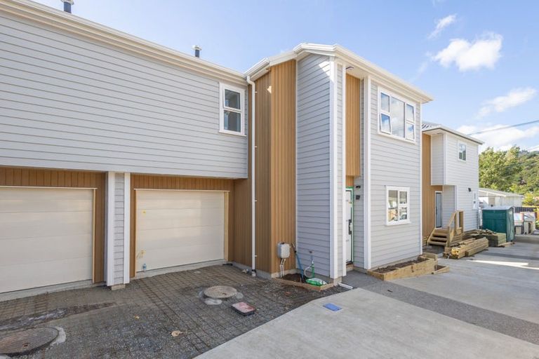 Photo of property in 82 Main Road, Wainuiomata, Lower Hutt, 5014