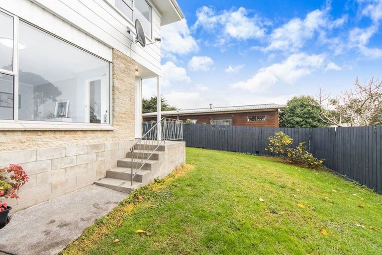 Photo of property in 4/92 Lynwood Road, New Lynn, Auckland, 0600