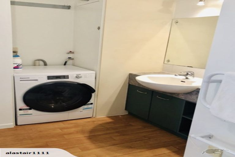 Photo of property in 65b Mountain Road, Mangere Bridge, Auckland, 2022