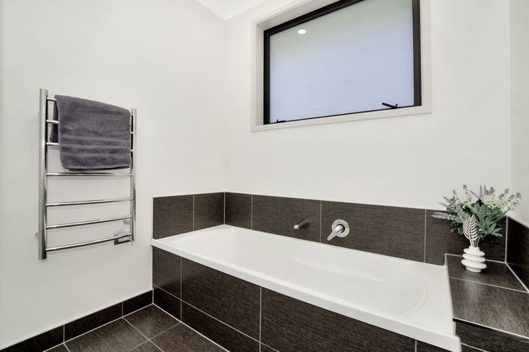 Photo of property in 1 Teal Place, Pyes Pa, Tauranga, 3112