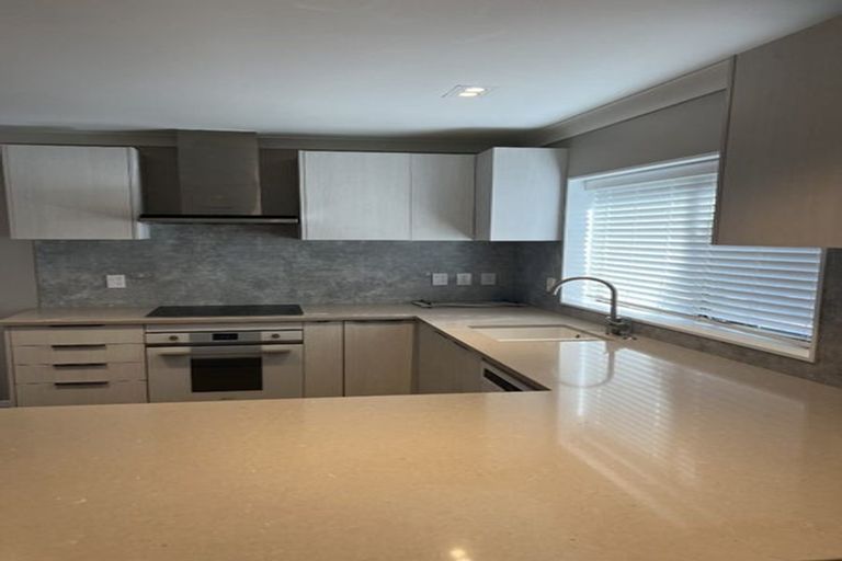 Photo of property in 2/25 Nicholas Road, Somerville, Auckland, 2014