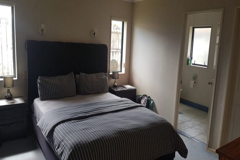 Photo of property in 3 Boderg Way, East Tamaki, Auckland, 2016