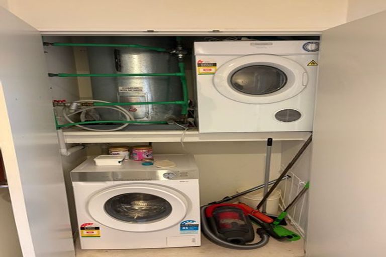 Photo of property in Terrace Heights Apartments, 2/163p The Terrace, Wellington Central, Wellington, 6011