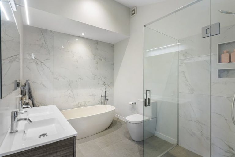 Photo of property in 12 Hyde Road, Rothesay Bay, Auckland, 0630