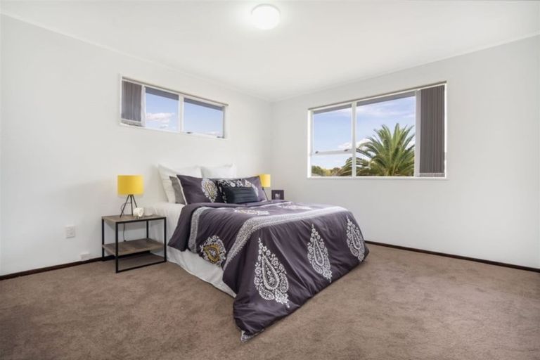 Photo of property in 56 Donovan Avenue, Massey, Auckland, 0614