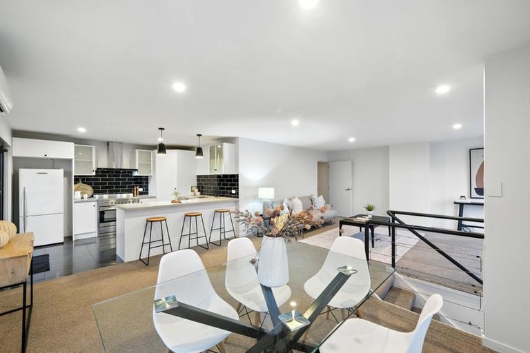 Photo of property in 122 Mccormacks Bay Road, Redcliffs, Christchurch, 8081