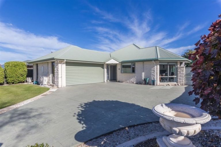 Photo of property in 51 Durrell Way, Rolleston, 7614