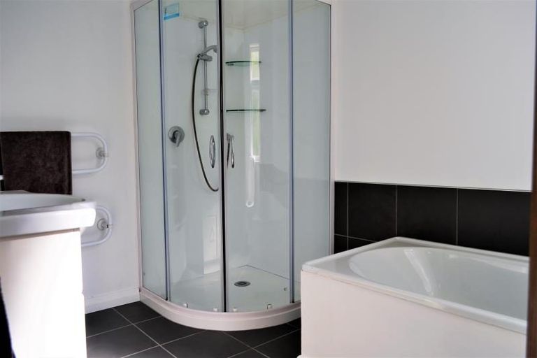 Photo of property in 47 Garden Road, Northland, Wellington, 6012