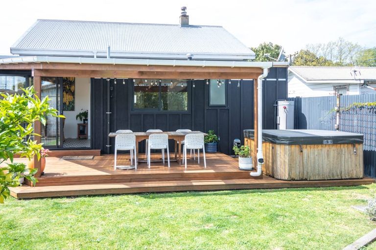 Photo of property in 12 Root Street, Gisborne, 4010