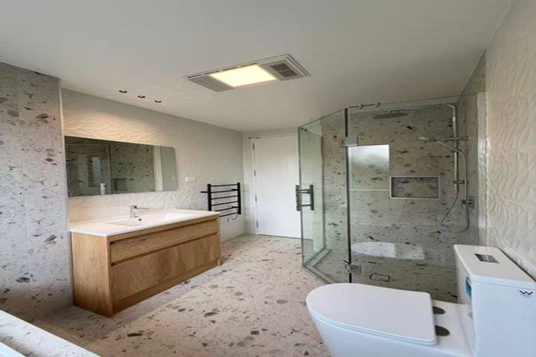 Photo of property in 5/8 Park Rise, Campbells Bay, Auckland, 0630