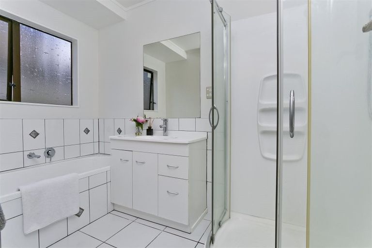 Photo of property in 2/27a Stanley Road, Glenfield, Auckland, 0629