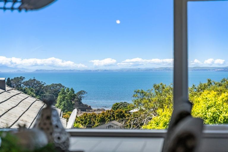 Photo of property in 1/1 Eastcliffe Road, Castor Bay, Auckland, 0620