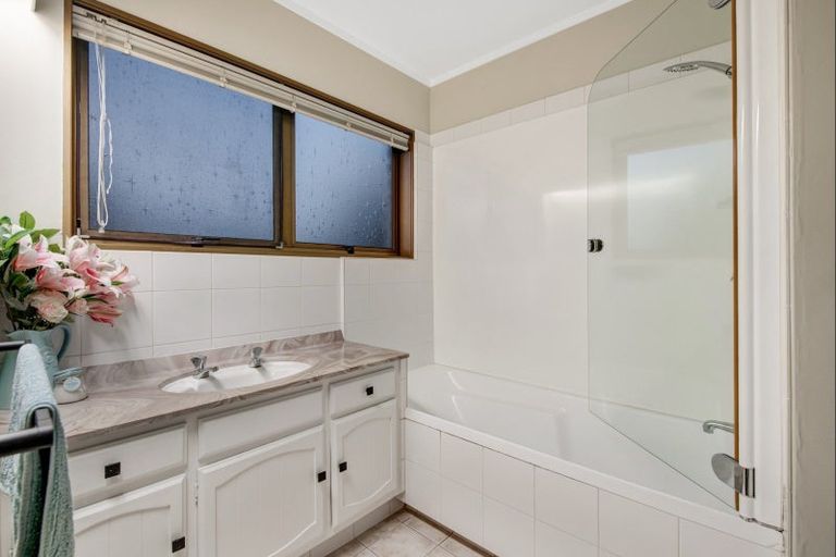 Photo of property in 20 Whangaparaoa Road, Red Beach, 0932