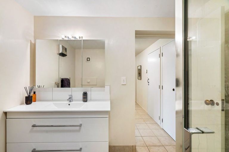 Photo of property in 12 Shortland Place, Havelock North, 4130