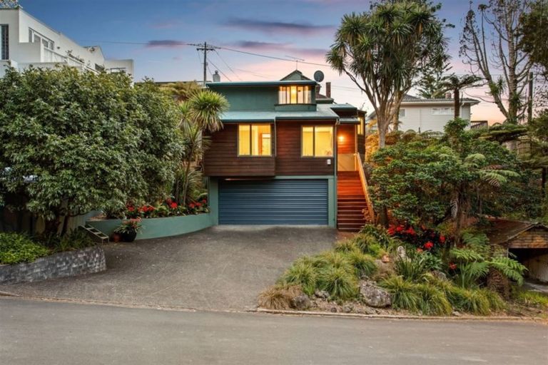 Photo of property in 1/16 Glade Place, Birkenhead, Auckland, 0626