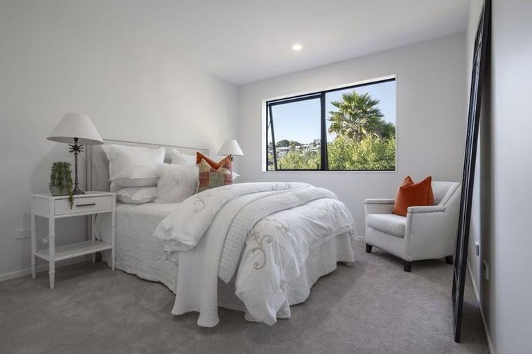 Photo of property in 4/9 Rengarenga Rise, Fairview Heights, Auckland, 0632