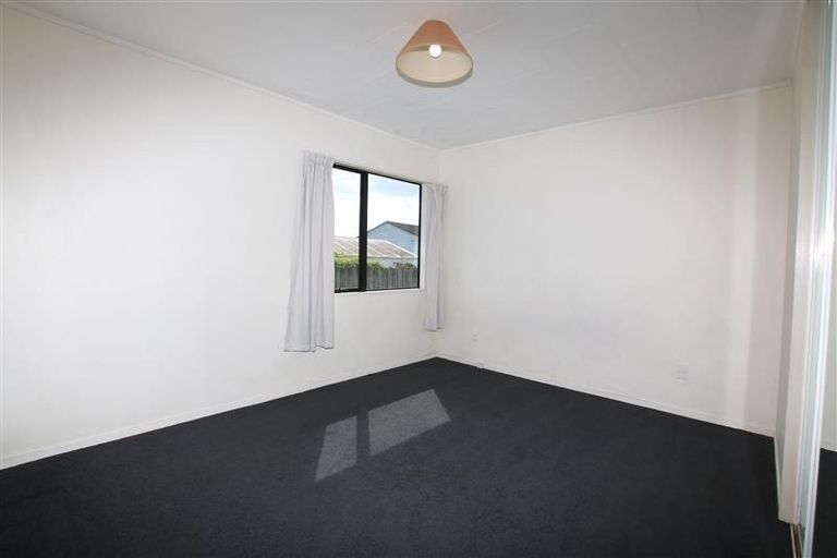 Photo of property in 1/107 Santiago Crescent, Unsworth Heights, Auckland, 0632